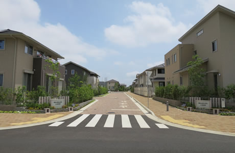 The use of interlocking blocks to surface the roads at certain points alerts drivers to the approach of intersections, etc.