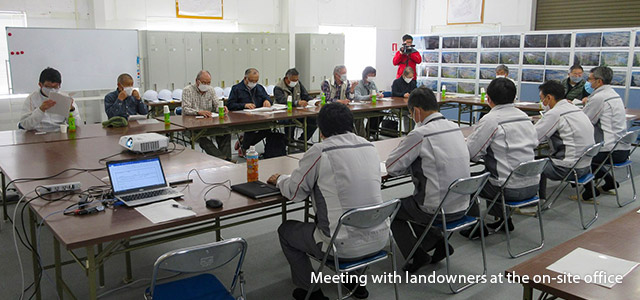 Meeting with landowners at the on-site office