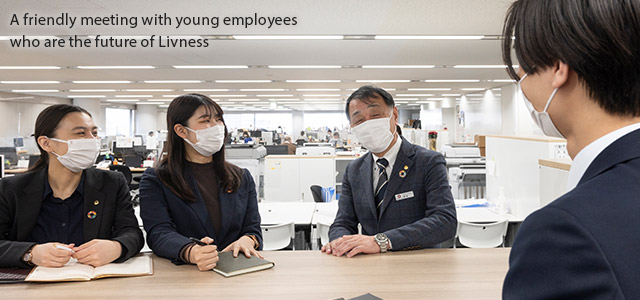 A friendly meeting with young employees who are the future of Livness
