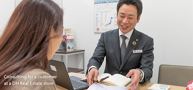 Consulting for a customer at a DH Real Estate store