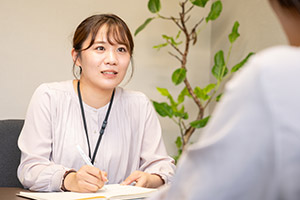 She even learns a lot from her subordinates when asked to give advice