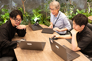 Residence Design Office members exchange opinions