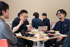 Hasegawa enjoying discussion time