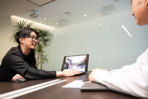 The architect directly briefs the client