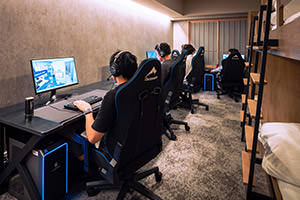 Enjoy the Quintet eSports Room, a space dedicated to eSports (MIMARU Tokyo Ikebukuro)