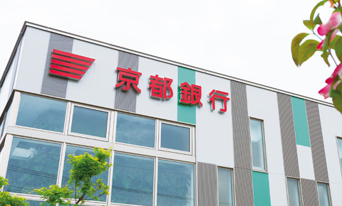 D's SMART STORE that became the first in Japan to achieve zero CO2 emission